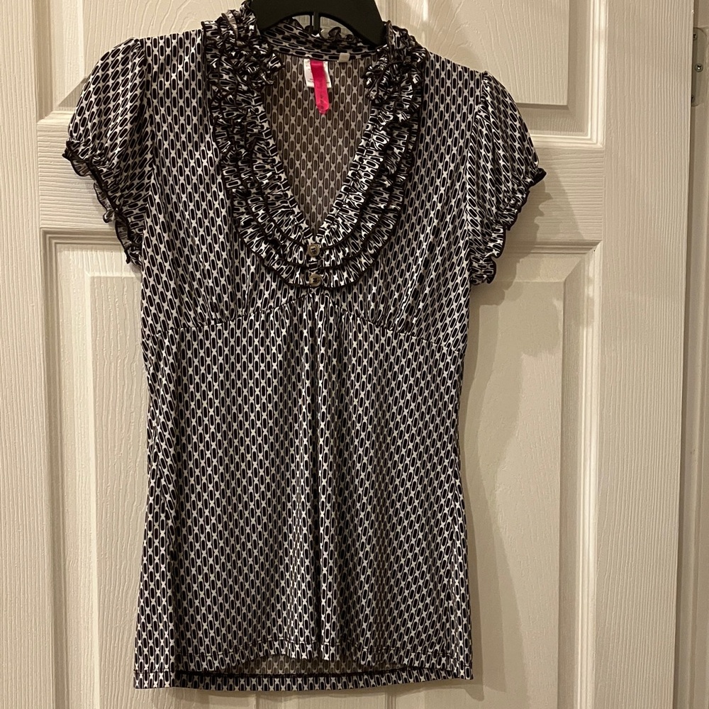 HeartSoul Black and White Geometric Ruffle V-Neck Blouse